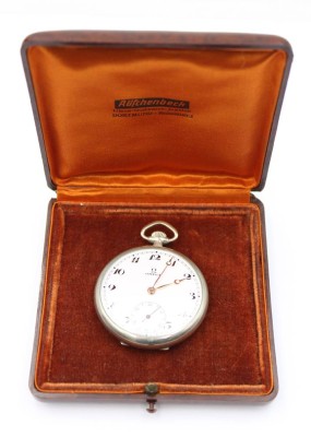 Auktion 363<br>Taschenuhr um 1920, OMEGA, Metallgehäuse, Kronenaufzug, Werk läuft kurz an, D-4,4cm [1]