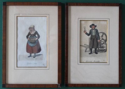 Auktion 363<br>2  Lithografien um 1850, handcoloriert, Berufe, Scherenschleifer und Garnverkäuferin, ger/Glas, RG 28x19 cm [1]