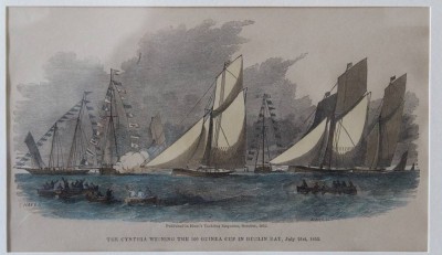 Auktion 363<br>Stich von 1852, Yacht Cynthia in Dublin Bay Regatta, ger/Glas, RG 25x31,5 cm [1]