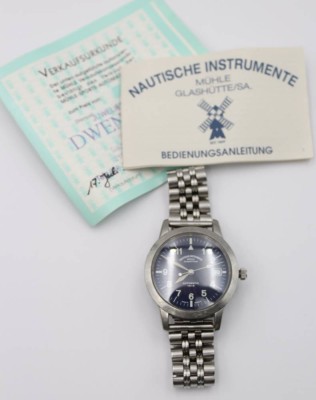 Auktion 363<br>Herren-Armbanduhr, Nautische Instrumente Mühle Glashütte, Automatik, Werk läuft, guter Zustand, nur Stellknopf lässt sich nicht festziehen,  Papiere anbei, D-3,8cm [1]