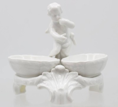Auktion 363<br>Saliere mit Salzlecker, KPM Berlin, weiss, H-11 cm, B-12 cm [1]