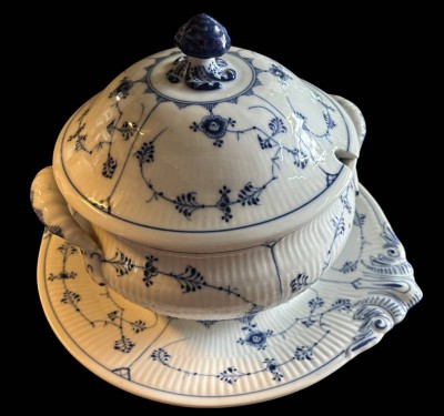 Auktion 363<br>grosse Terrine mit gr. Unterteller 