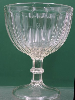 Auktion 363<br>altes Berliner Weisse Glas, H-ca. 21 cm, D-16 cm [1]