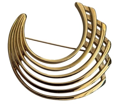 Auktion 363<br>grosse goldfarbene Brosche 