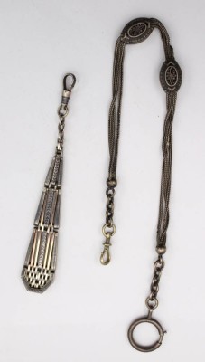 Auktion 363<br>Uhrenchatelaine und Uhrenkette, je Silber, Niello, um 1900, zus. ca. 32,6gr., L-32cm u. 12cm [1]