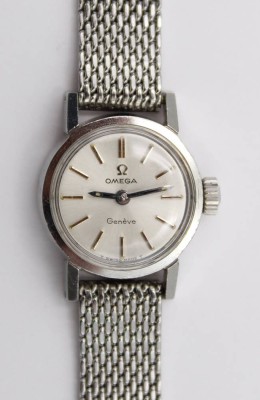 Auktion 363<br>Damen-Armbanduhr, OMEGA Genéve, Handaufzug, Werk läuft, anbei Etui, ca. D-1,9cm [1]