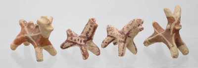 Auktion 363<br>4x Tonfiguren, naive afrikan. Tiere, tw. bemalt,  H-max. 12 cm [1]