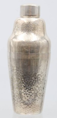 Auktion 363<br>Barshaker, versilbert, Hammerschlagdekor, H-22 cm [1]