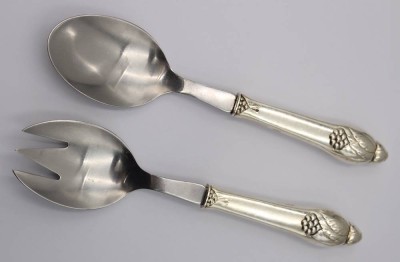 Auktion 363<br>Evald Nielsen (1879 - 1958) kl. Salatbesteck Nr. 6, Griffe Silber-925-, Danmark, ca. 19 cm, 106 gr. [1]