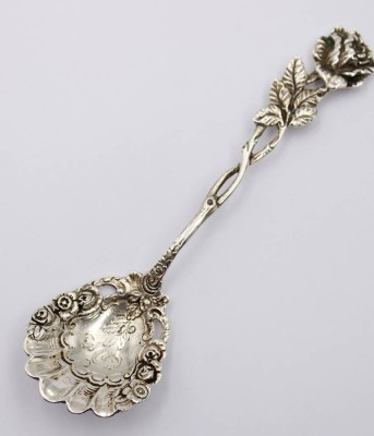 Auktion 363<br>Sahnelöffel, Silber-830- Rosenmuster, L-11 cm [1]