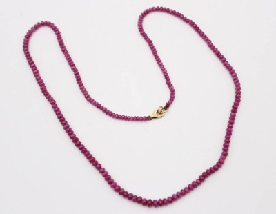 Auktion 363<br>Halskette, Rubin, 585er GG-Schließe, ca. L-49cm [1]