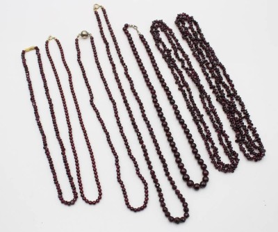 Auktion 363<br>7x div. Granat-Halsketten, 2x mit Silberschließe, 2x endlos, ca. L-64cm [1]