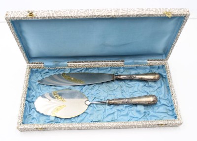 Auktion 363<br>Tortenmesser und Tortenheber, in Kasten, versilbert, ca. L-28,5cm [1]