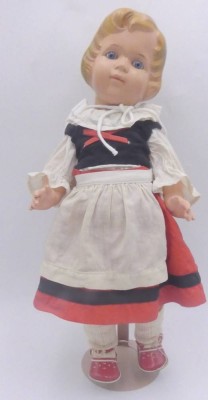 Auktion 363<br>Celluloid-Mädchenpuppe 