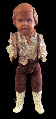 Auktion 363<br>Celluloid Brustblattkopf-Puppe mit Stoffkörper, H-41 cm, guter Zustand [1]