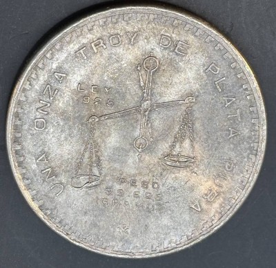 Auktion 363<br>Silber Peso,Mexico,1979, 1 Unze (33,625 gr) S-925-, D-4,2 cm [1]