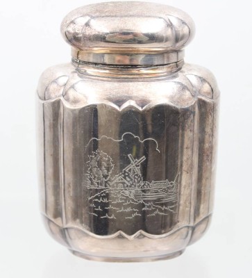 Auktion 363<br>Teedose, Friesenmuster und Mühlenszene,  90er Auflage, innen starke Gebrauchsspuren, ca. H-12,2cm [1]