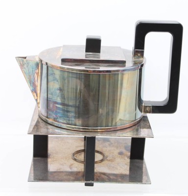 Auktion 363<br>Design-Teekanne auf Stövchen, Wilkens & Söhne „Cilindro“ Bremen 1986-87, Entw. Marlies Sommerlatte, versilbert, ca. H-19,8cm [1]