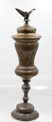 Auktion 363<br>hoher Schützenpokal von 1906, WMF Straussenmarke, Kupfer, Altersspuren, ca. H-46cm [1]