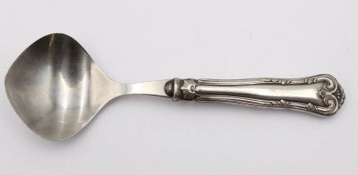 Auktion 363<br>Sahnelöffel, COHR, Dänemark, Silbergriff, L-12cm [1]