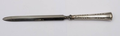 Auktion 363<br>Brieföffner, 800er Silbergriff, Halbmond/Krone, Altersspuren, L-22,5cm [1]