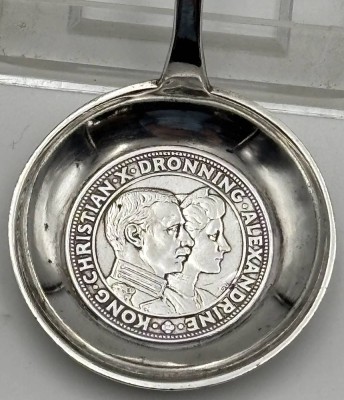 Auktion 363<br>Münzlöffel, 2 Kronen 1917, Dänemark, 37 gr., L-15 cm [1]