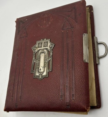Auktion 363<br>schlecht erhaltenes Fotoalbum voller Fotos um 1900, gut gefüllt bzw. einige lose anbei [1]