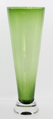 Auktion 363<br>hohe Vase, grünes Glas, farbloser Stand, H-30cm [1]