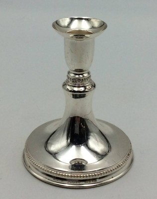 Auktion 363<br>engl. Kerzenhalter, Sterling Silber weighted, H-11 cm, Dellen, 255 gr [1]