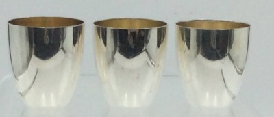 Auktion 363<br>3x gr. Vodkabecher H-4,5cm, zus. 80 gr. [1]