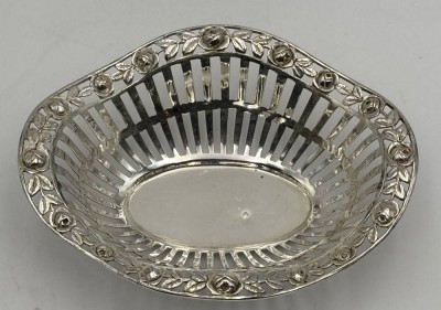 Auktion 363<br>kl. Durchbruchschale, Silber-800-, H-3 cm, 11x9 cm, 34 gr [1]