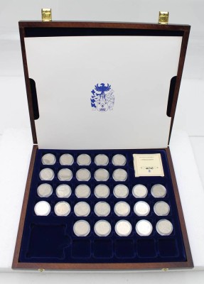 Auktion 363<br>Ein Kasten mit 29 x 1-DM Münzen ab 1950 Jahre . [1]