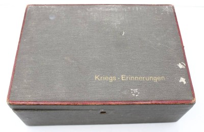 Auktion 363<br>Eine Kiste aus Pappmachee mit der Aufschrift  [1]
