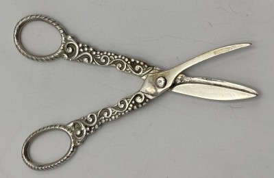 Auktion 363<br>Traubenschere, komplett Silber-800-, L-13 cm, 43 gr. [1]