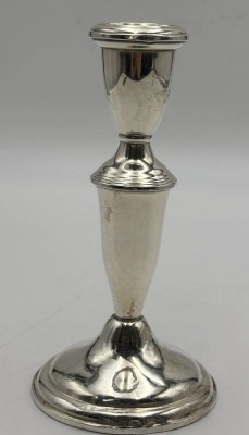 Auktion 363<br>engl. Kerzenhalter, Sterling-925- weighted, H-16 cm, kl. Gebrauchsspuren, 284 gr [1]