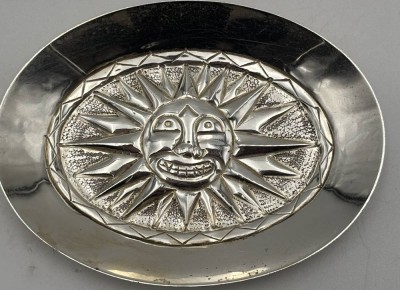 Auktion 363<br>ovale kl. Silberschale-925- mit Sonne, 9x6,5 cm, 20 gr [1]