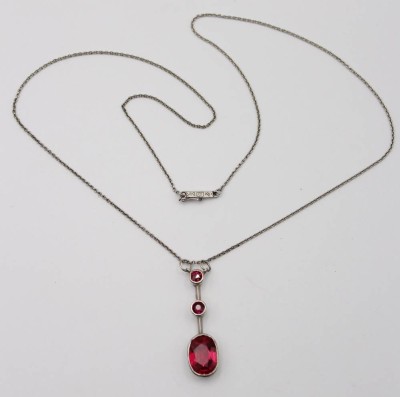 Auktion 363<br>Halskette mit Anhänger, Silber, Anhänger mit Gravur 