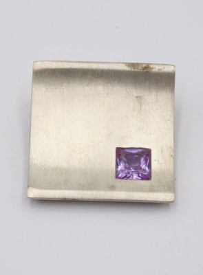 Auktion 363<br>gr. Design-Anhänger, Yvette Ries, 925er Silber, wohl Amethyst, 17,5gr., 3,5 x 3,1cm [1]