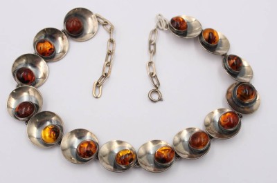 Auktion 363<br>schönes Collier, N-E-From Danmark, Bernsteinbesatz, 55,1gr., ca. L-40cm [1]