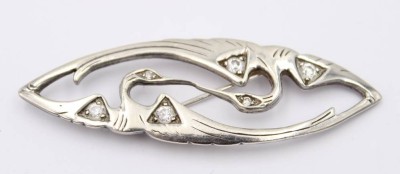 Auktion 363<br>figürliche Silber-Brosche mit klaren Steinen, 8,3gr., L-2,2 x 6,7cm [1]