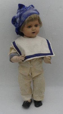 Auktion 363<br>Massekopfpuppe Kämmer & Reinhard , Nr. 723/8, Schlafaugen, offener Mund, defekte Mamastimme, H-48 cm [1]