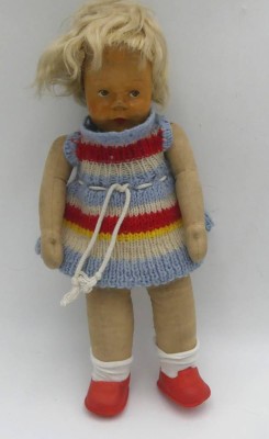Auktion 363<br>Mädchenpuppe mit Stoffkörper, wohl Käthe Kruse?, H-29 cm [1]