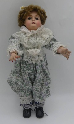 Auktion 363<br>Brustblattkopfpuppe, ungemarkt, Mamastimme defekt, Schlafaugen, bespielte Erhaltung, H-29 cm [1]