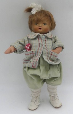Auktion 363<br>kl. Mädchenpuppe, unleserlich gemarkt, H-30 cm [1]