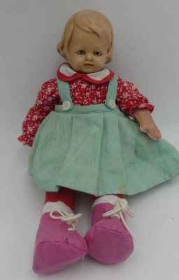 Auktion 363<br>kl. Celluloidkopf-Puppe mit Stoffkörper, H-30 cm [1]