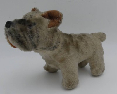 Auktion 363<br>alter Stoff-Hund, H-11 cm, L-16 cm [1]