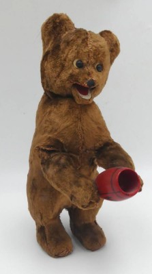 Auktion 363<br>Tanzbär mit Schlüsselwerk, funktioniert, H-22 cm, [1]