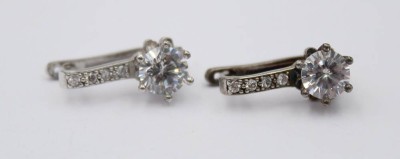 Auktion 363<br>Paar Ohrhänger, 925er Silber, klare Steine, zus. ca. 5gr., L-2cm [1]