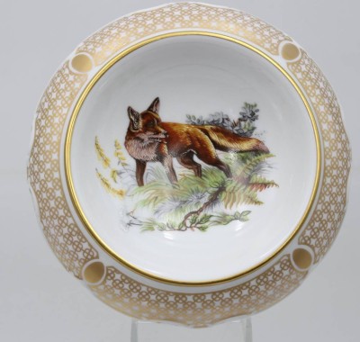 Auktion 363<br>Zierschale, Wallendorf, Fuchsdekor und Goldzier, ca. H-5cm D-13cm [1]