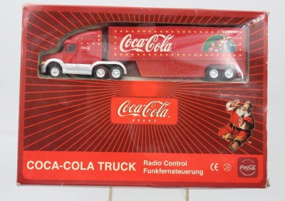 Auktion 363<br>Coca-Cola Truck, Radio Controlled, in OVP,  Truck ca. H-5cm L-20cm [1]